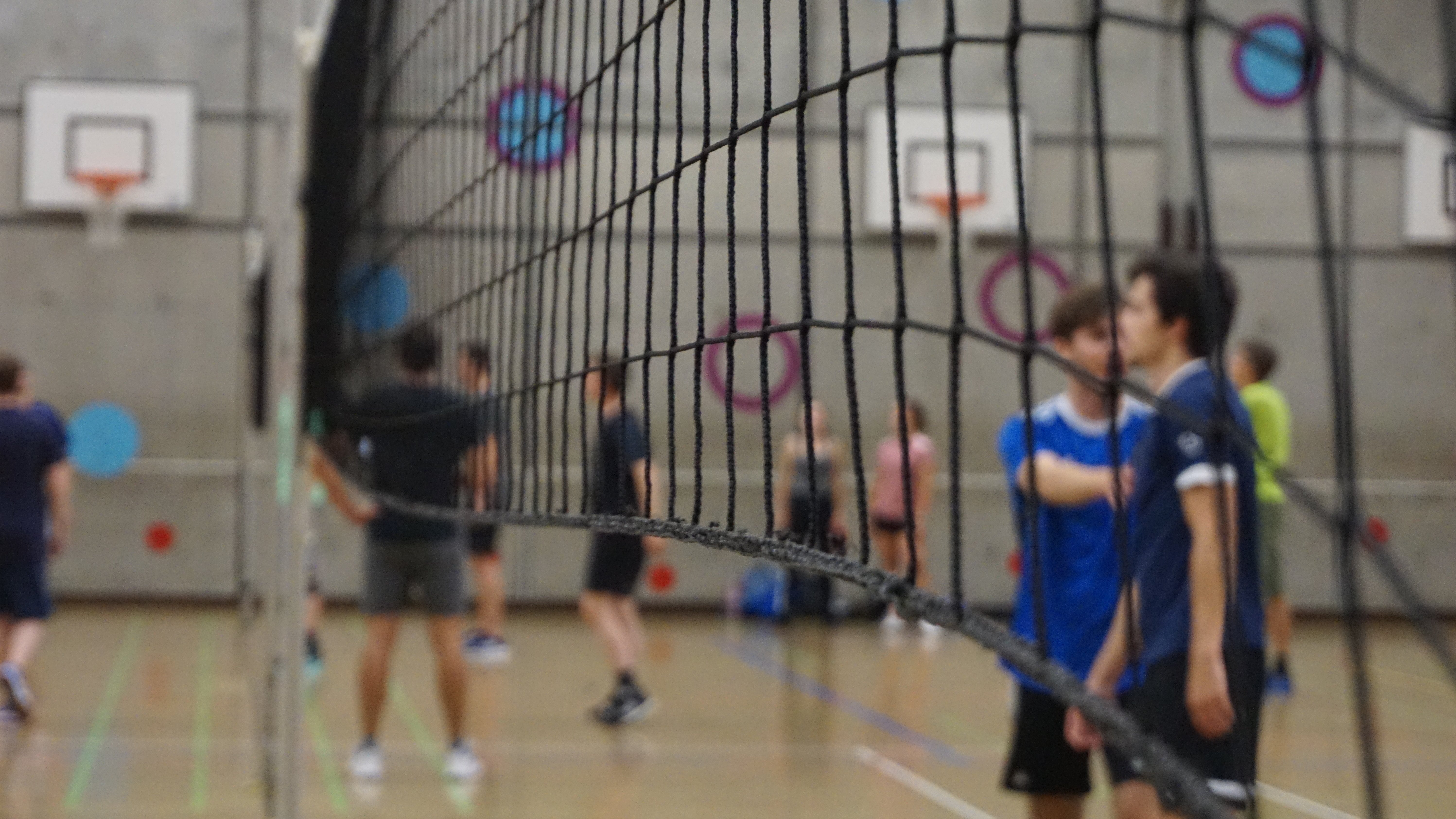 Volleyball-Turnier an der BMS Zürich Volleyball-Turnier an der BMS Zürich