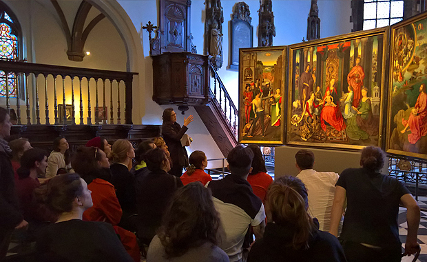 Memling lädt zum Staunen ein. Memling lädt zum Staunen ein.